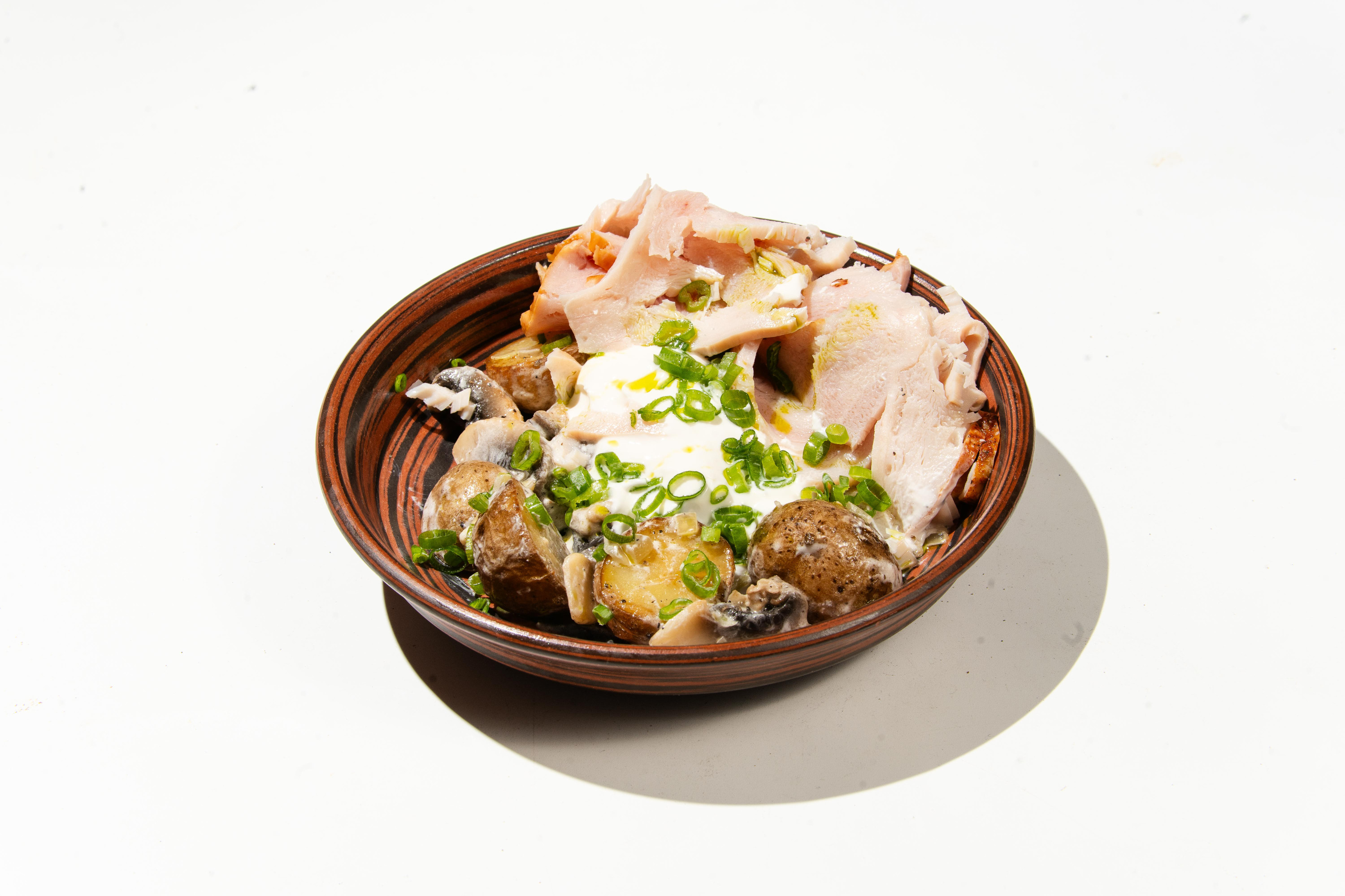 Бейби картофель с индейкой и грибами